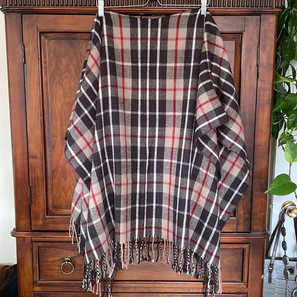Long Plaid Blanket type Cape twisted fringe at hem - Picture 2 of 6
